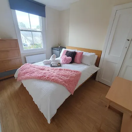 Guest house Comfy Bedroom D *