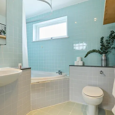 The Manor Gardens Retreat - Captivating 1bdr Flat With Terrace London