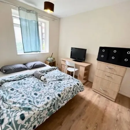 Homestay Close To London
