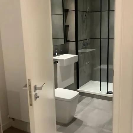 Apartment Luxury 2 Bedroom East *