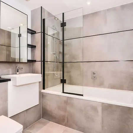 Apartment Luxury 2 Bedroom East *