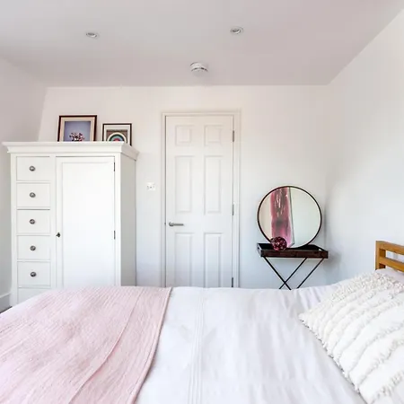 Elephant & Oxpecker 2 Bedrooms In Fulham