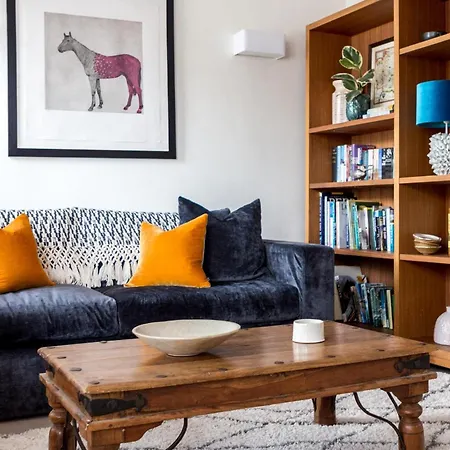 Elephant & Oxpecker 2 Bedrooms In Fulham London