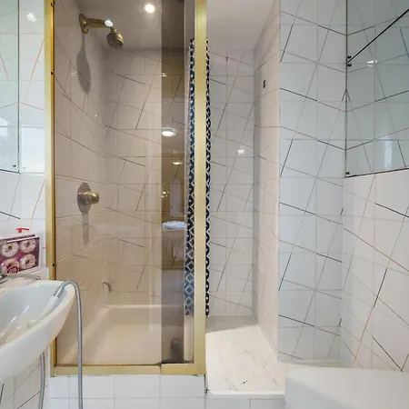 Apartment Spacious 2-bedroom In Piccadilly 6100p *