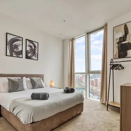 Stunning 360º View Luxurious Penthouse London
