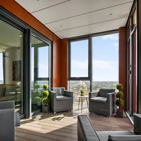 Stunning 360º View Luxurious Penthouse Apartment London