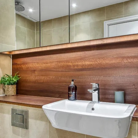 Stunning 360º View Luxurious Penthouse * London