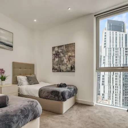 Stunning 360º View Luxurious Penthouse London
