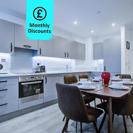 2 Bed 2 Bath Modern In East Acton * London