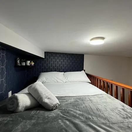 Apartment Modern Queenspark London