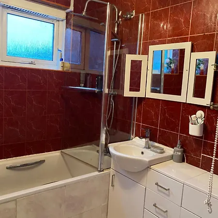 Happy Place With Kitchenette- Female Only Affittacamere *