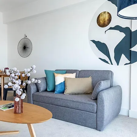 Modern With Balcony In Merton Near Wimbledon By Sojo Apartment *