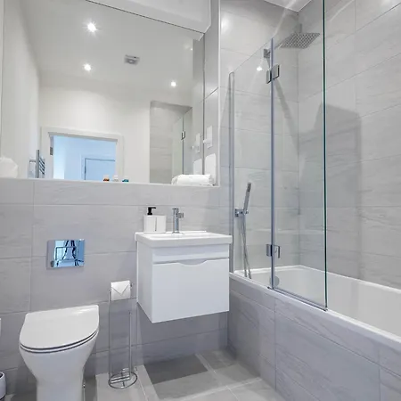 Modern With Balcony In Merton Near Wimbledon By Sojo Apartment Mitcham