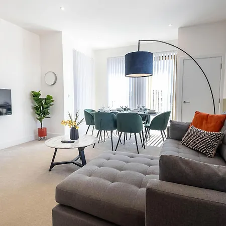 Modern With Balcony In Merton Near Wimbledon By Sojo * Mitcham