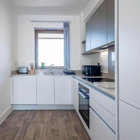 Apartment Modern With Balcony In Merton Near Wimbledon By Sojo *