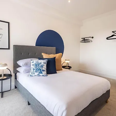 Apartment Modern With Balcony In Merton Near Wimbledon By Sojo *