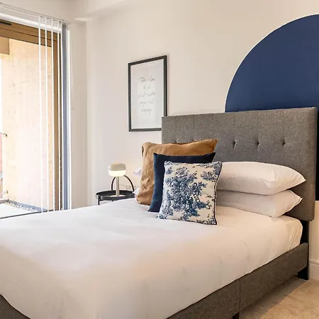 Modern With Balcony In Merton Near Wimbledon By Sojo Apartment *