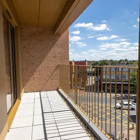 Modern With Balcony In Merton Near Wimbledon By Sojo Apartment Mitcham