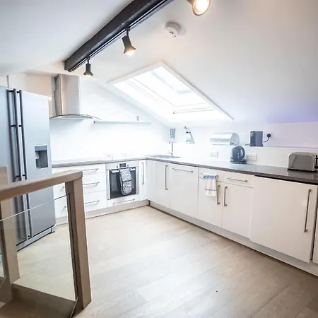 Three Bed With City View Shoreditch Perfect For Business Corporate By Belvilla * London