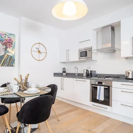 Three Bed With City View Shoreditch Perfect For Business Corporate By Belvilla Apartment London