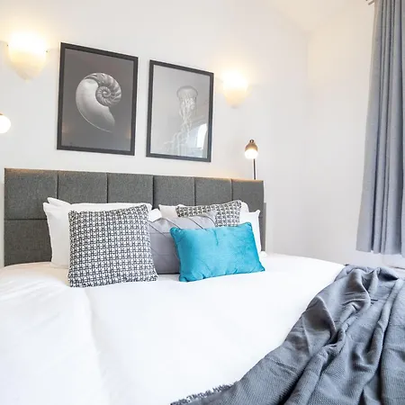Three Bed With City View Shoreditch Perfect For Business Corporate By Belvilla *