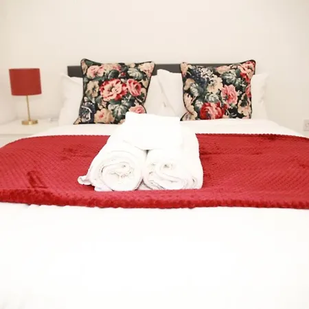 Cricklewood Deluxe Ensuite