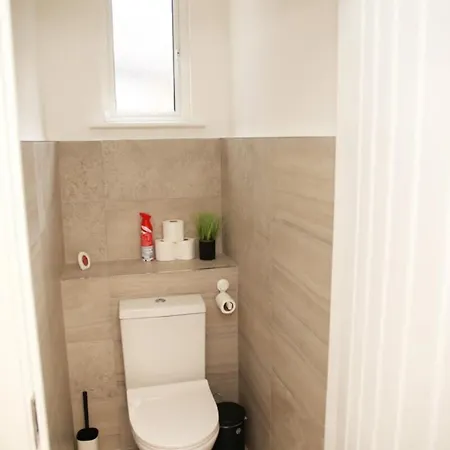 Cricklewood Deluxe Ensuite