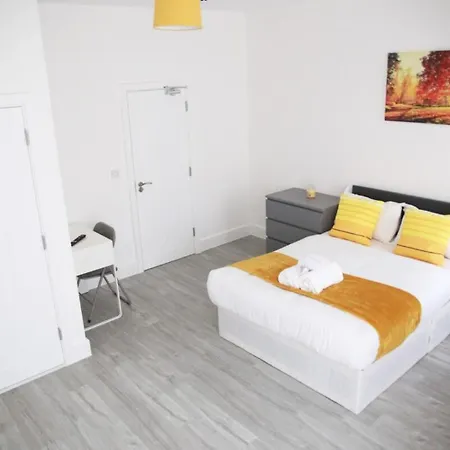 Cricklewood Deluxe Ensuite * London