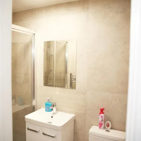 Cricklewood Deluxe Ensuite * London