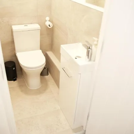Cricklewood Deluxe Ensuite Guest house *