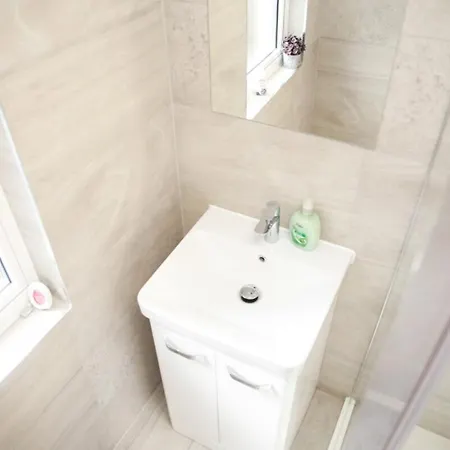 Cricklewood Deluxe Ensuite London