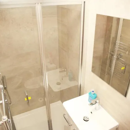 Cricklewood Deluxe Ensuite Guest house *