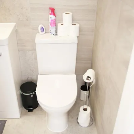 Cricklewood Deluxe Ensuite