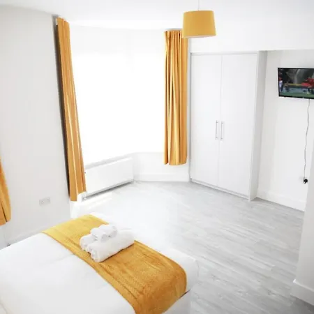 Cricklewood Deluxe Ensuite * London