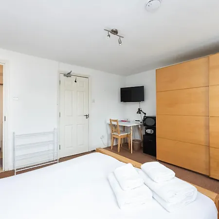 Lovely One Bedroom Ensuite Apartment London