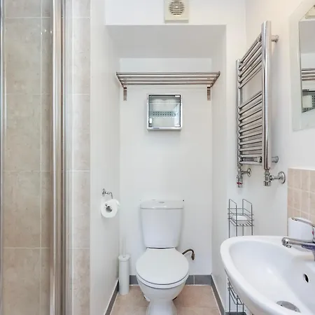 Apartment Lovely One Bedroom Ensuite