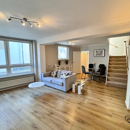 Kensington 2 Bedroom House-big Living Area And Kitchen-harrods-national History Museum-hyde Park-near 2 Underground Lines Holiday home