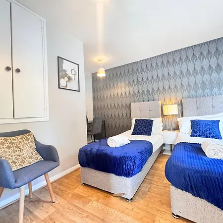 Kensington 2 Bedroom House-big Living Area And Kitchen-harrods-national History Museum-hyde Park-near 2 Underground Lines *