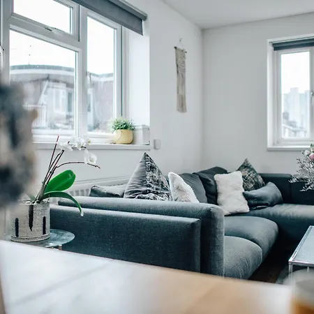 2 Bed Hoxton Flat With Wifi London