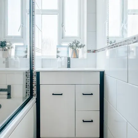 2 Bed Hoxton Flat With Wifi Apartment