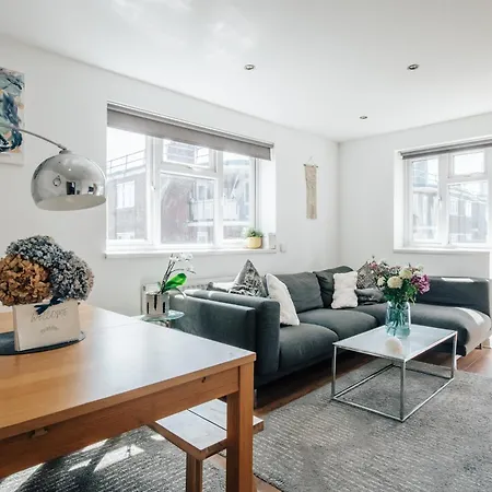 2 Bed Hoxton Flat With Wifi Apartment