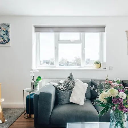 2 Bed Hoxton Flat With Wifi London
