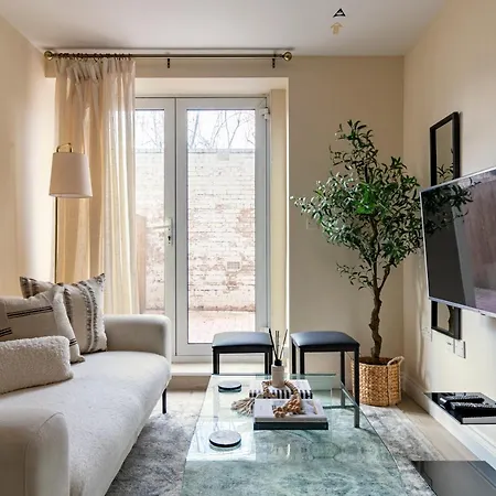 North - One Bed Flat- Entire Unit Apartment *