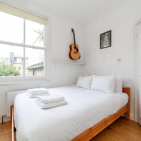 Colourful Notting Hill Apartment London