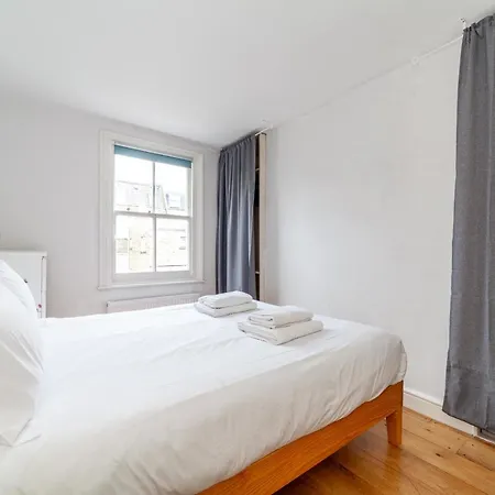 Colourful Notting Hill Apartment
