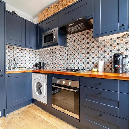 Colourful Notting Hill Apartment *