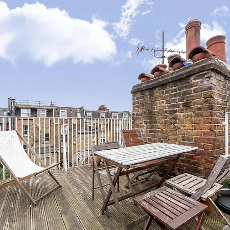 Colourful Notting Hill Apartment London