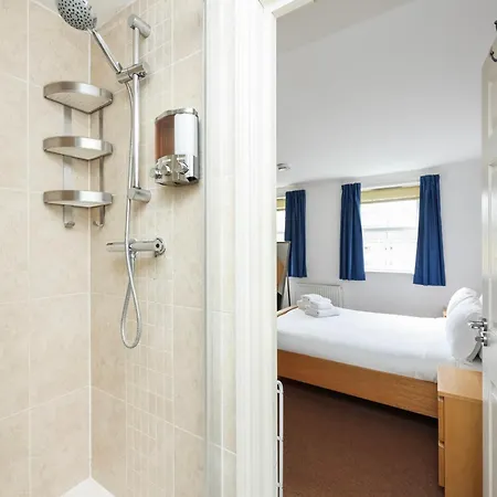 Double Rm And Ensuite In Clapham Apartment London