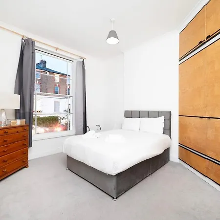 Spacious Minimalist 1br Flat In * London