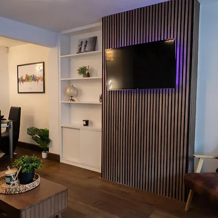 Holiday home Royal Retreat & Lego With Free Parking!